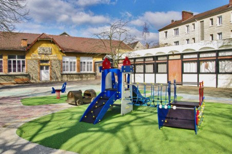 École Pauline KERGOMARD, aire de jeux