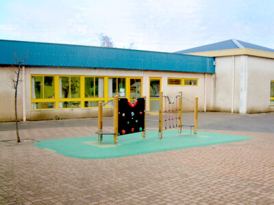 École de la Fontaine Bleue, cour de récréation École de la Fontaine Bleue, cour de récréation